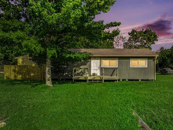 6500 Haden Dr, Hitchcock, TX 77563