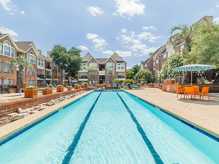 The Village at Bellaire Apartments — Photo 19