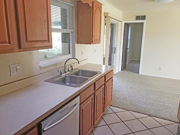 4th image of 2704 Forest Dr