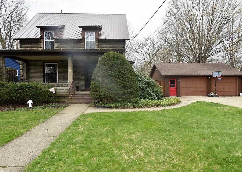 1st image of 32 Beckman Ave