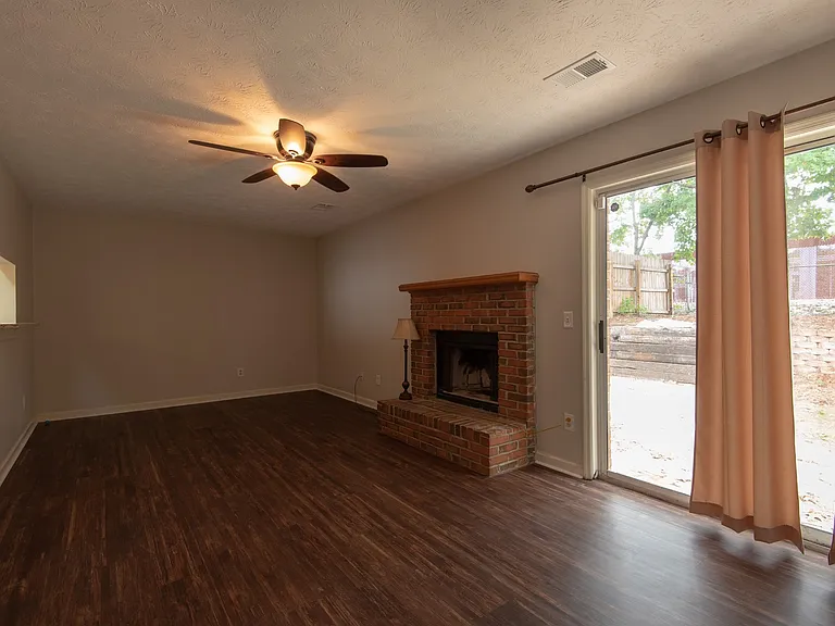 1128 Chinook St — Photo 6
