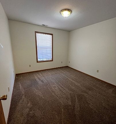5th image of 1002 Juniper Ct APT B