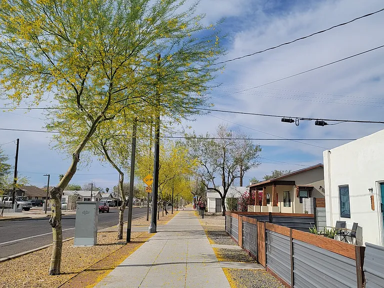 N 11th St — Photo 32