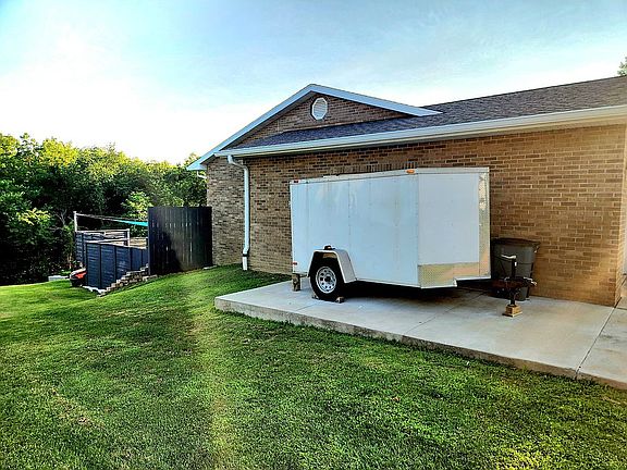 Side view extra parking