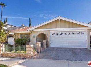 8536 Kelvin Ave, Winnetka, CA 91306