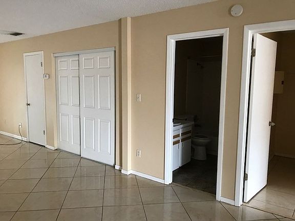 4th image of 313 Dirksen Dr APT F4