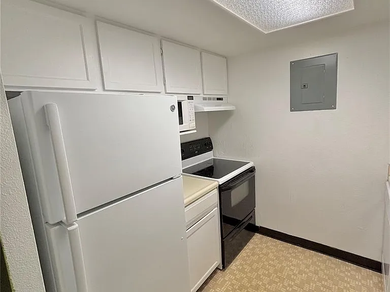 1150 Golden Cir #501 — Photo 6