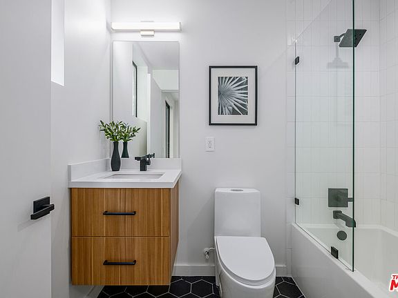 4th image of 6527 Lexington Ave