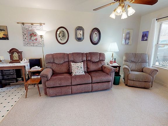 4th image of 713 Dawn Ln
