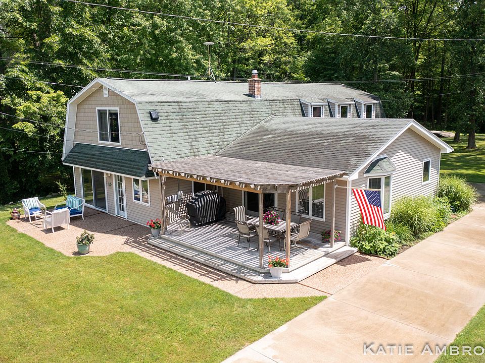 1st image of 3065 Beatrice Ave
