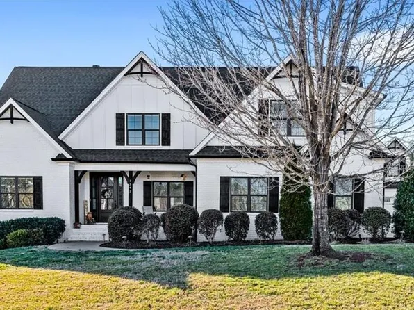 1342 Driftwood Acres Dr, Kernersville, NC 27284