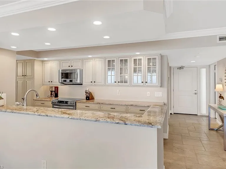 10851 Gulf Shore Dr #502 — Photo 6