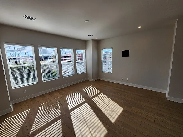 4118 Indiana Ave — Photo 20