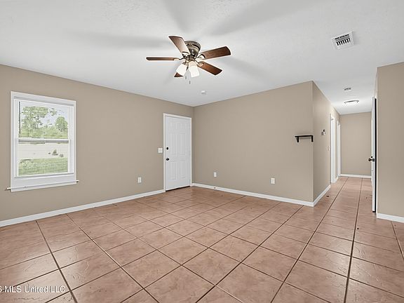 4th image of 223 One Park Pl