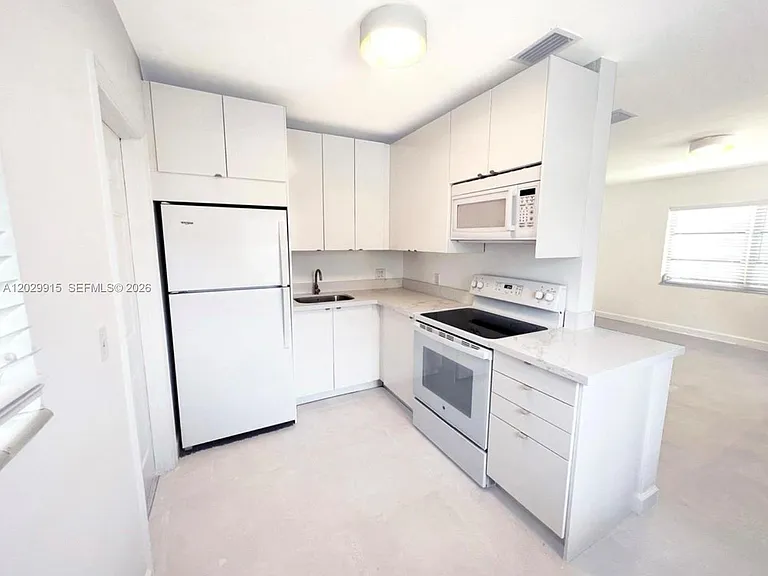 545 NE 64th St #1 — Photo 8