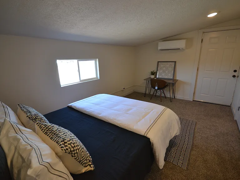 560 SW Paiute St #B — Photo 14