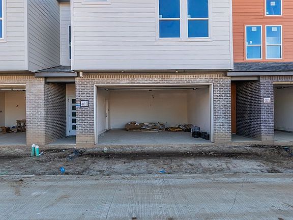 4th image of 303 Highland Park Ln
