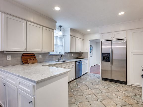 5th image of 6106 Annapolis Ln