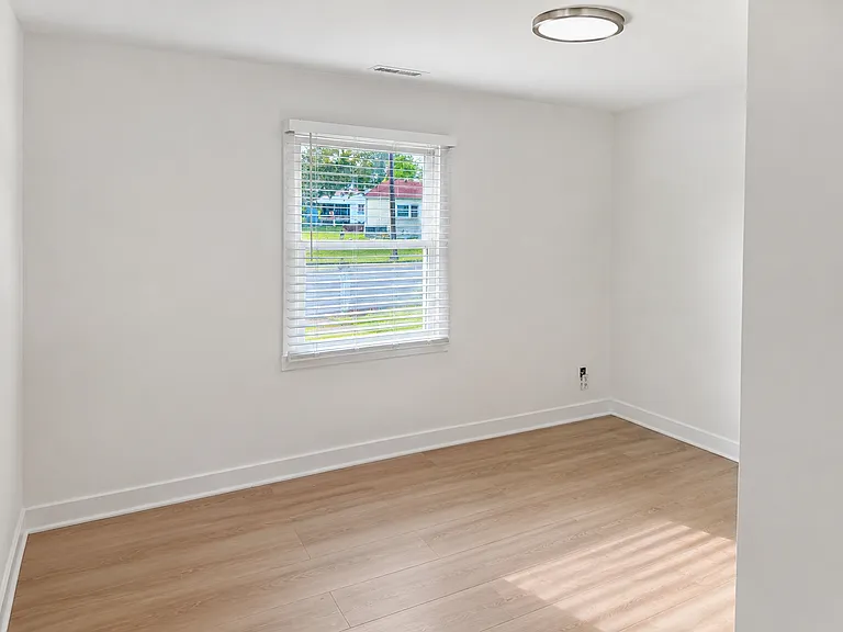 139 W Semple Rd — Photo 9
