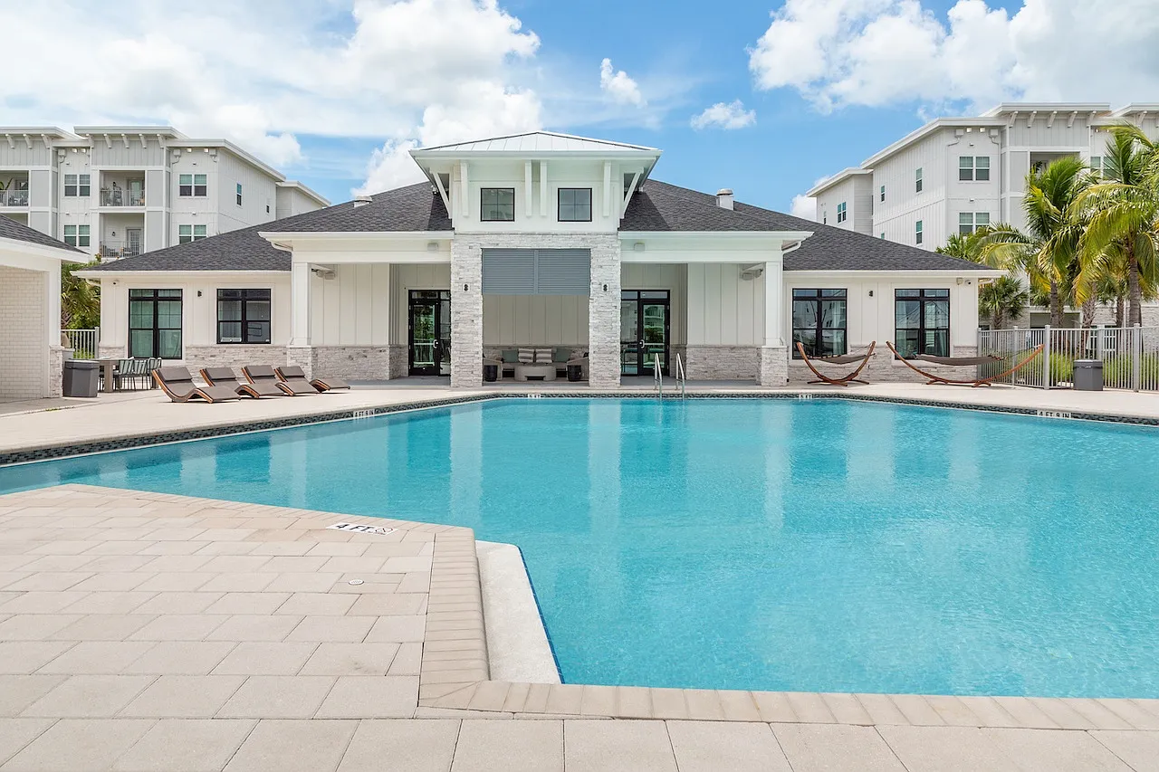 Oasis at Surfside — Photo 3
