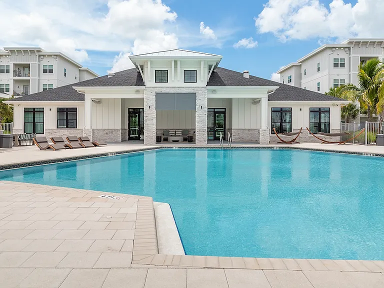 Oasis at Surfside — Photo 3