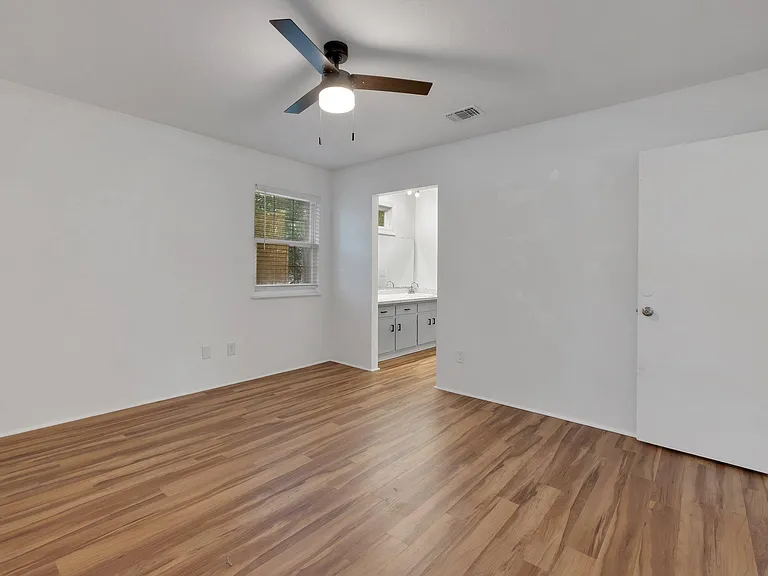 1112 Missionwood Ln — Photo 12