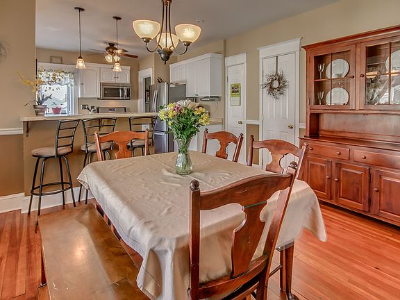 3rd image of 1720 Orchard Ave