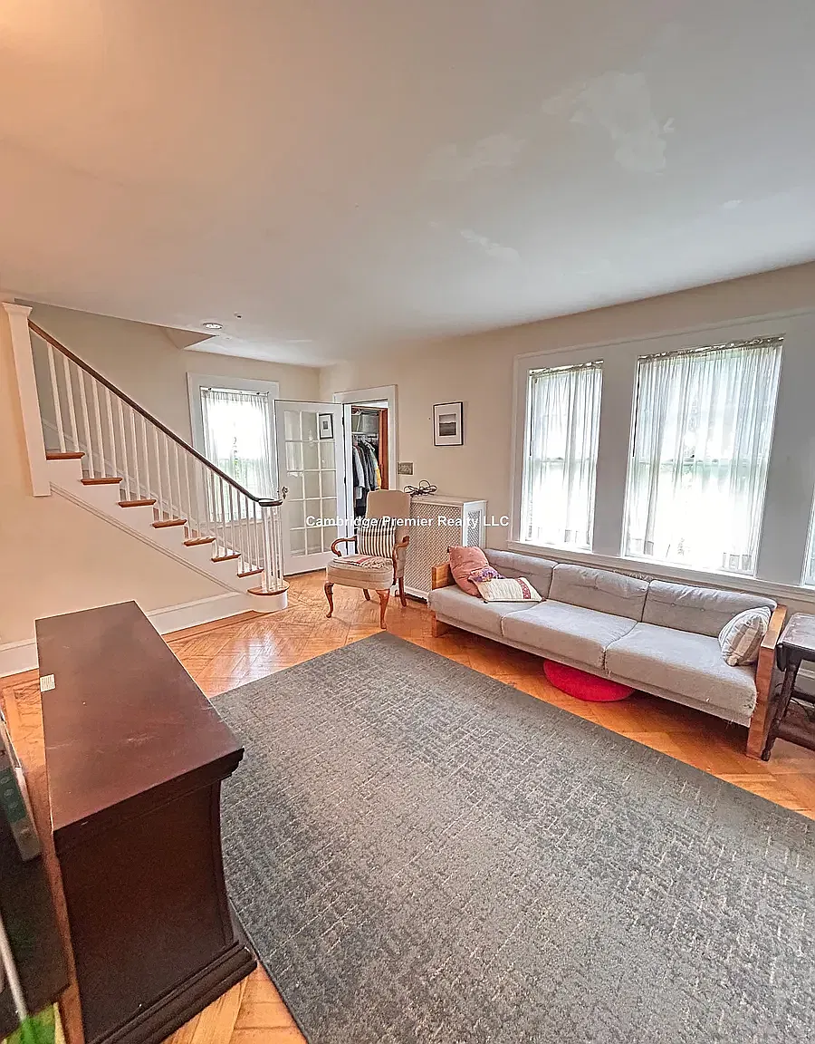 3 bed, $3,000 — Photo 2