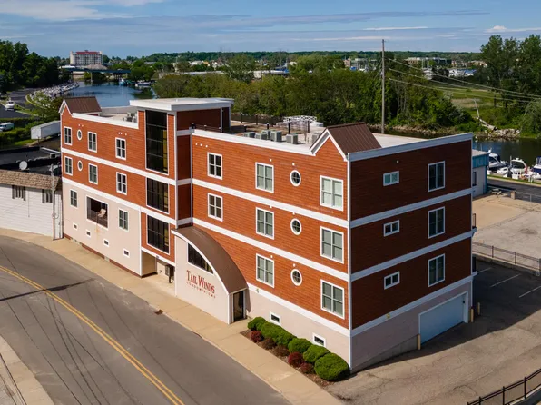 1221 Broad St #10, Saint Joseph, MI 49085