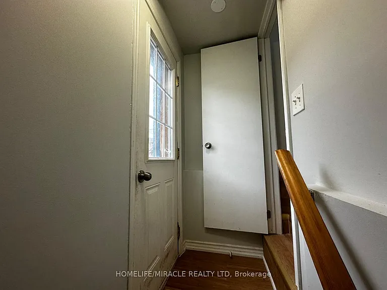 33 Jeavons Ave #ENTIRE HOUSE — Photo 25
