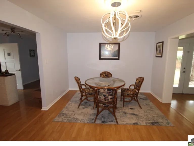 204 Oak St — Photo 2