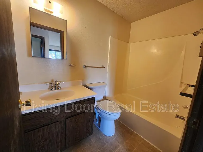 210 N Phillips Ave #7 — Photo 11