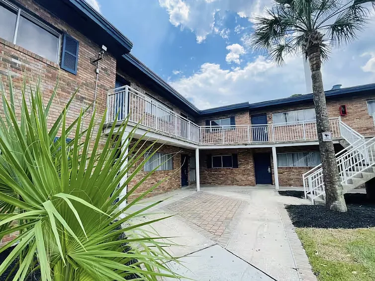 2 bed, 1150 sqft, $1,800 — Photo 1