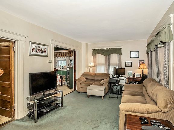 4th image of 266 Earle Ave