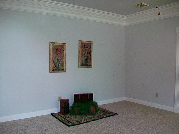 FORMAL LIVING WITH TRIPLE CROWN MOLDING