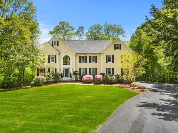 60 Colonel Daniels Drive, Bedford, NH 03110