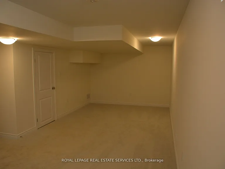 3934 Koenig Rd — Photo 10