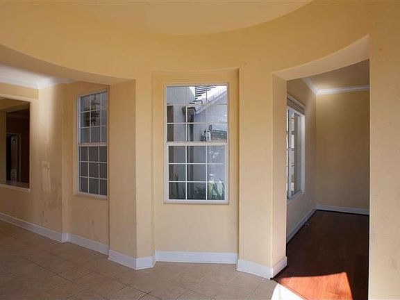4th image of 4810 Village Green Dr
