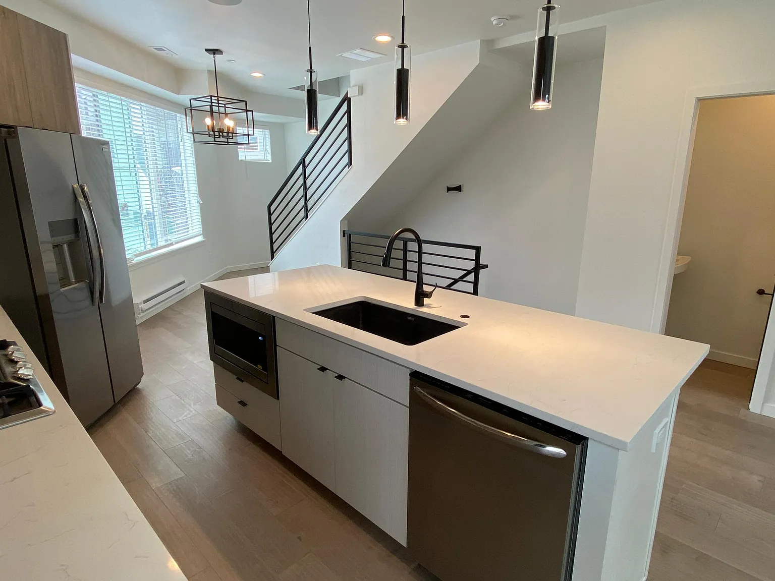 2 bed, 1.5 bath, 1165 sqft, $2,700 — Photo 3