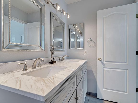 5th image of 4463 W Holly Berry Way