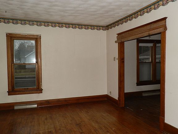 3rd image of 1530 Highland Ave