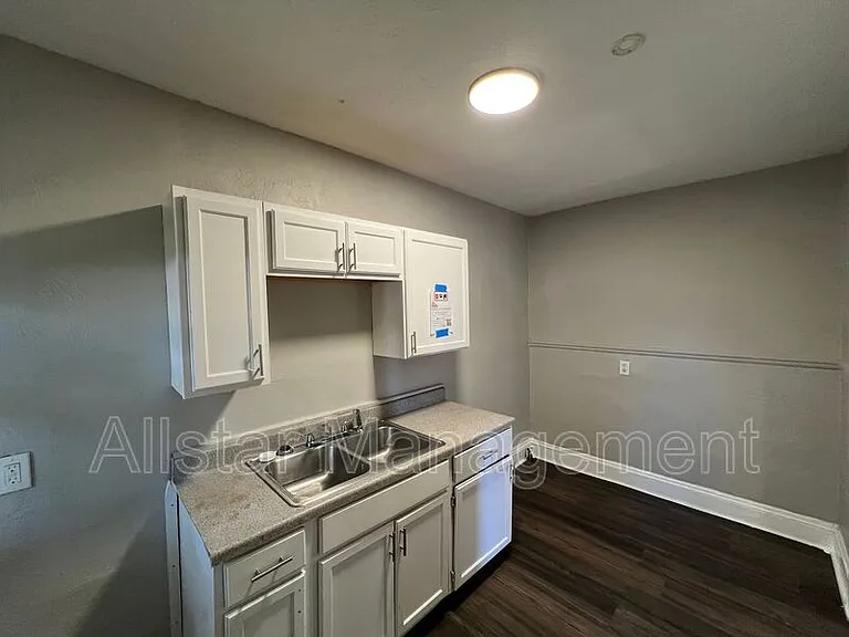 13815 Idarose Ave #1 — Photo 5
