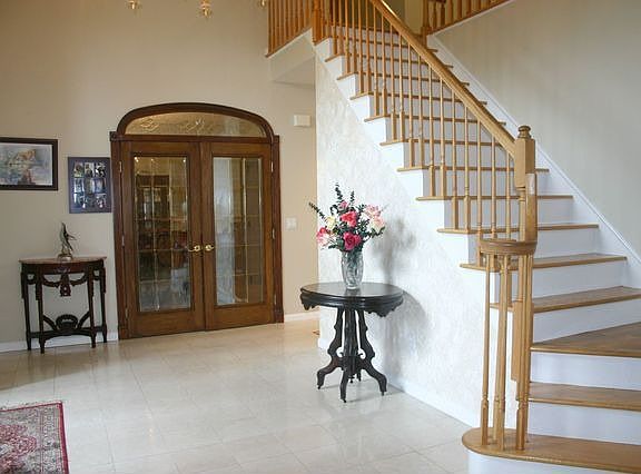 2nd image of 16 Pond Hollow Ct