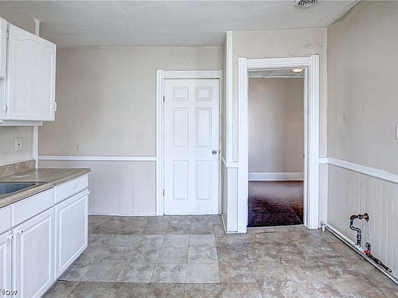3rd image of 3048 Seymour Ave