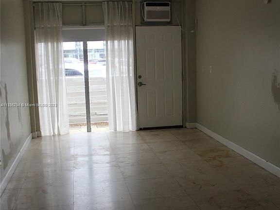 3rd image of 1685 Jefferson Ave APT 8