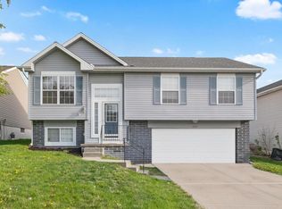 17817 Lillian St, Omaha, NE 68136