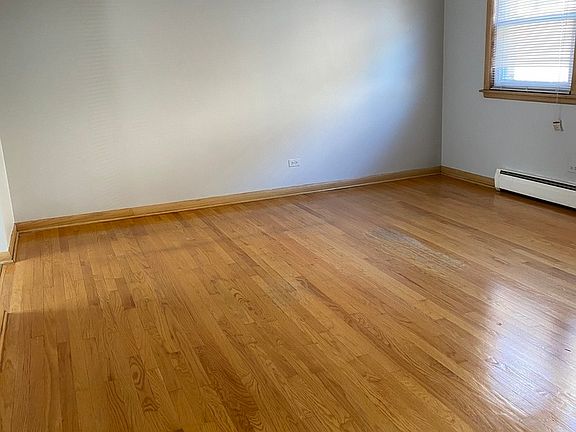 4th image of 5985 N Northwest Hwy #1F