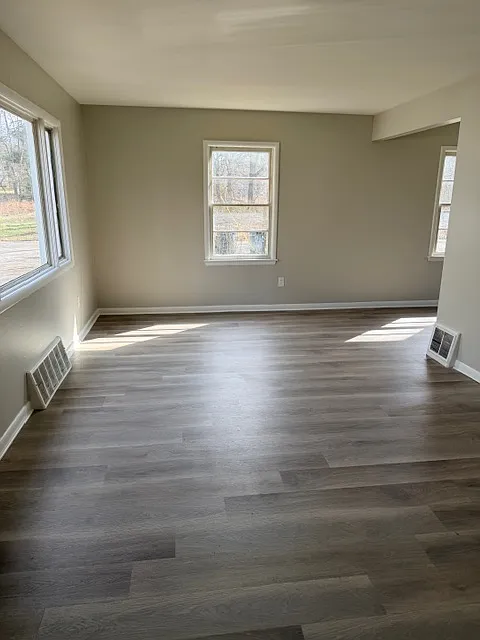 3 bed, 924 sqft, $1,000 — Photo 2