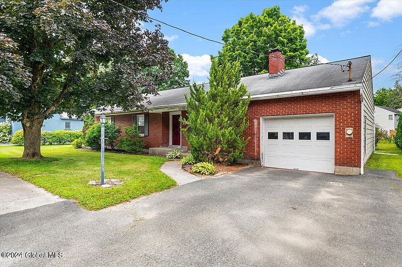 2nd image of 257 W Circular Street