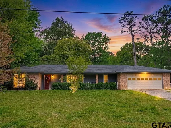 216 Treetop Ln, Lindale, TX 75771